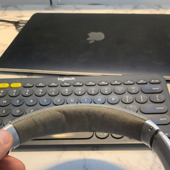 Bose Quite Comfort Wireless Headphones - Picture 4 of 6